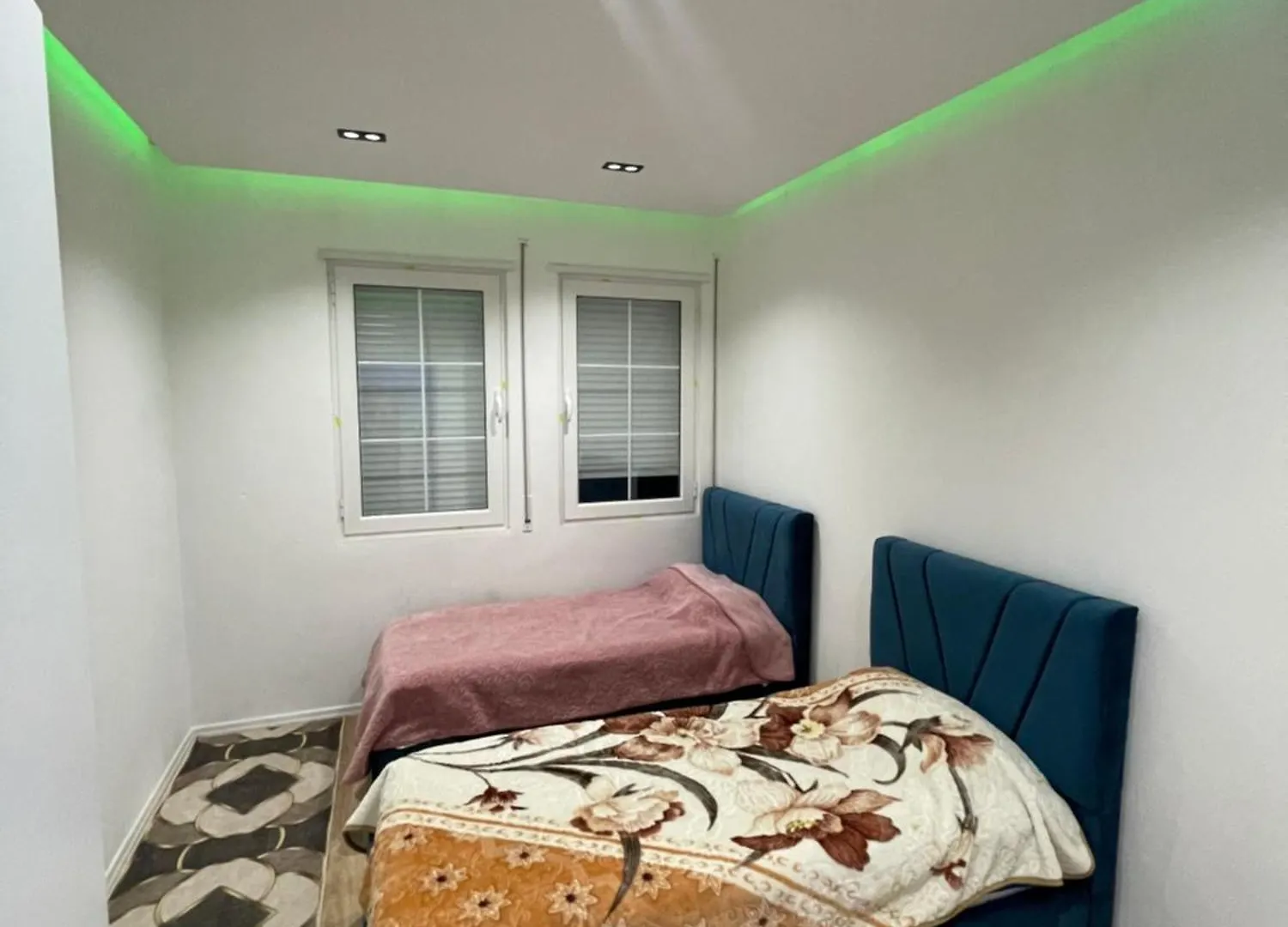 Apartment Guest House White Crown Kamez
